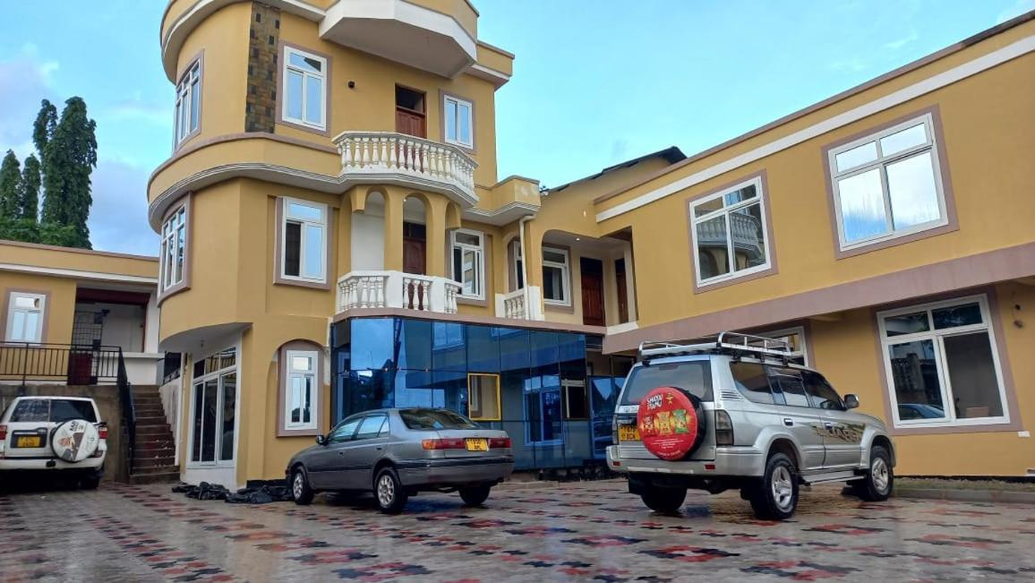 Moments Park Motel Дар-эс-Саламе Экстерьер фото